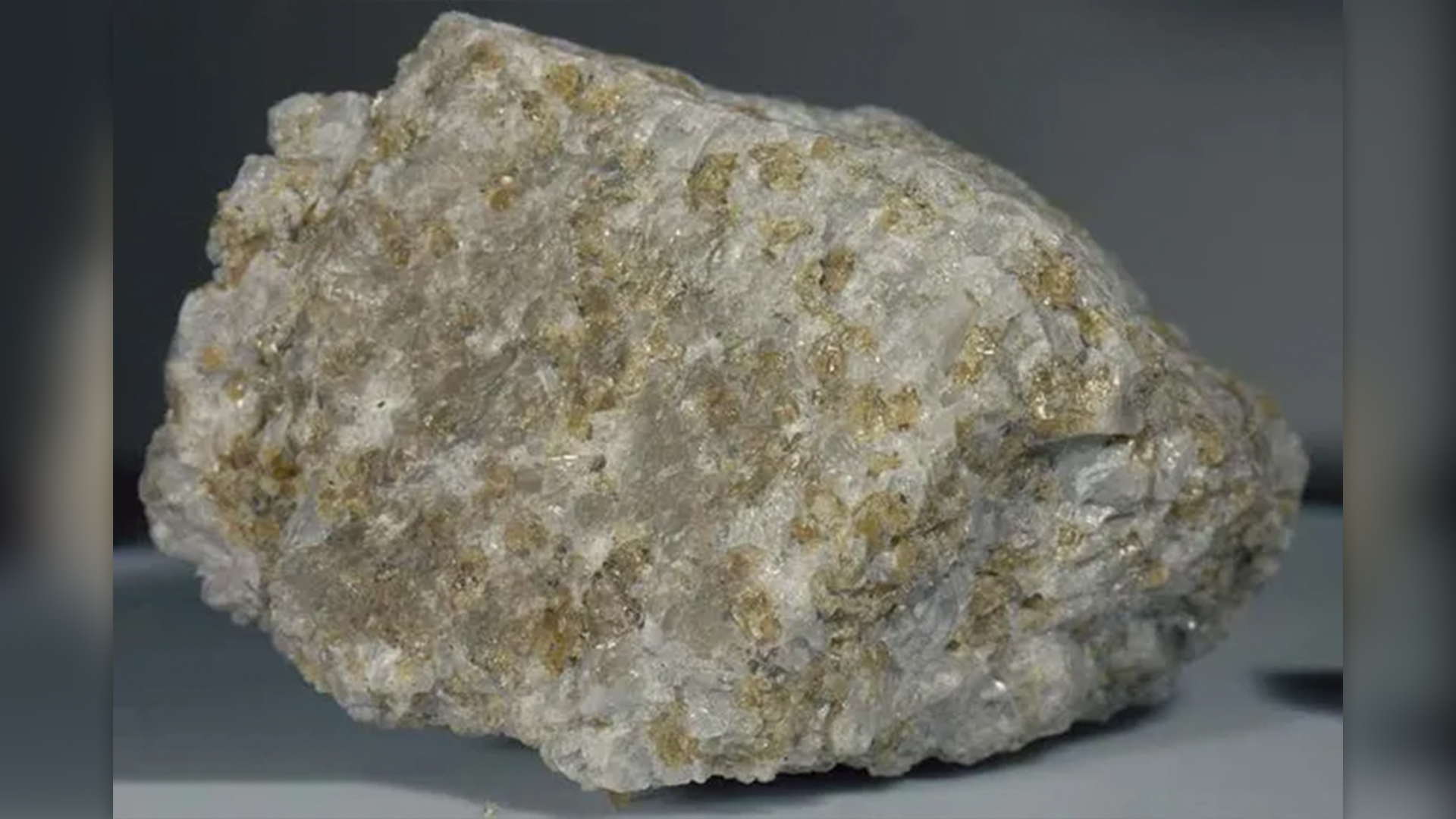 An image of the Apollo 17 moon rock troctolite 76535. This study was focused on sample 79221.