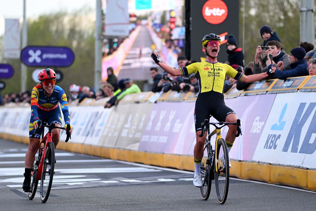 A landmark celebration for Marianne Vos (Visma-Lease a Bike) at Dwars door Vlaanderen 2024