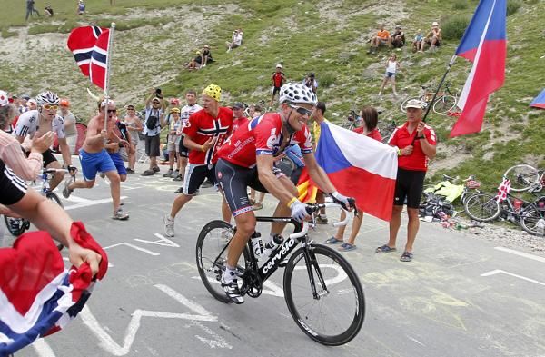 Thor Hushovd (Cervelo) won back the green jersey through his superior climbing skills.