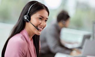 A female customer-service rep answers calls using the Jabra Engage 55 headset.
