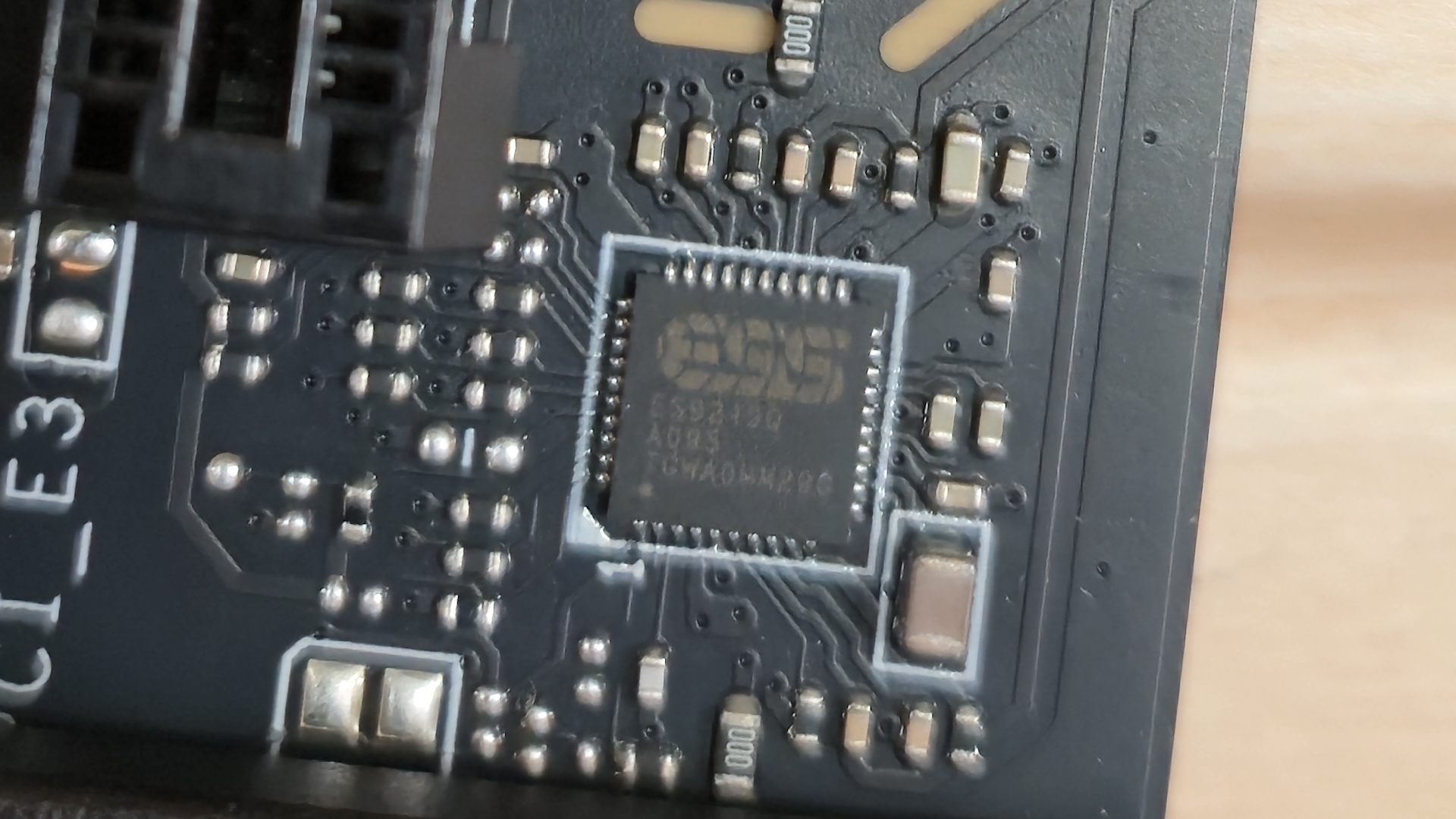 MSI X870E Godlike X - ICs