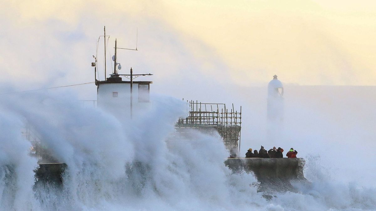 how-do-storms-and-hurricanes-get-their-names-uk-weather-the-guardian