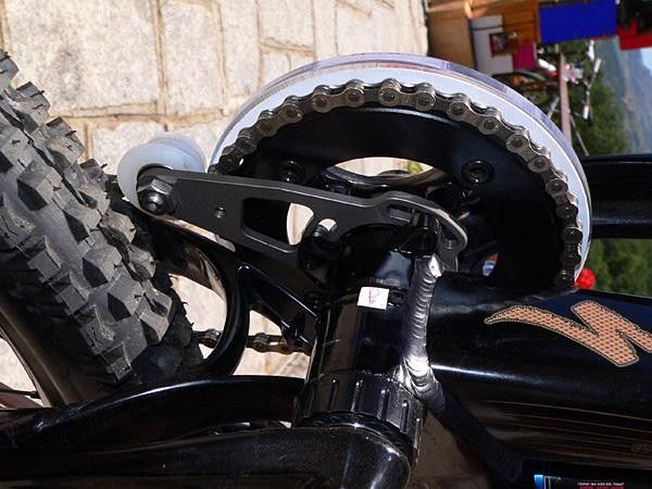 The alloy boomerang provides plenty of adjustment.