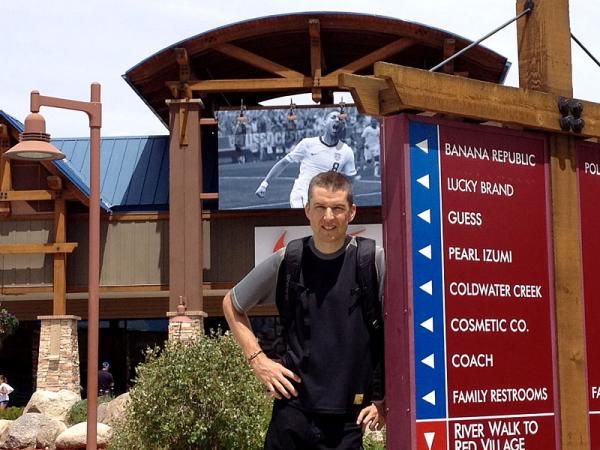 Christoph Sauser goes outlet mall shopping