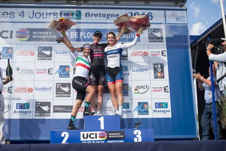Elena Cecchini, Eugenia Bujak and Joelle Numainville on the podium
