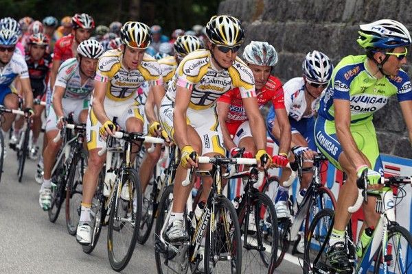 Team Columbia - Highroad teammates Thomas L&ouml;vkvist and Michael Rogers on the ascent to San Martino di Castrozza.