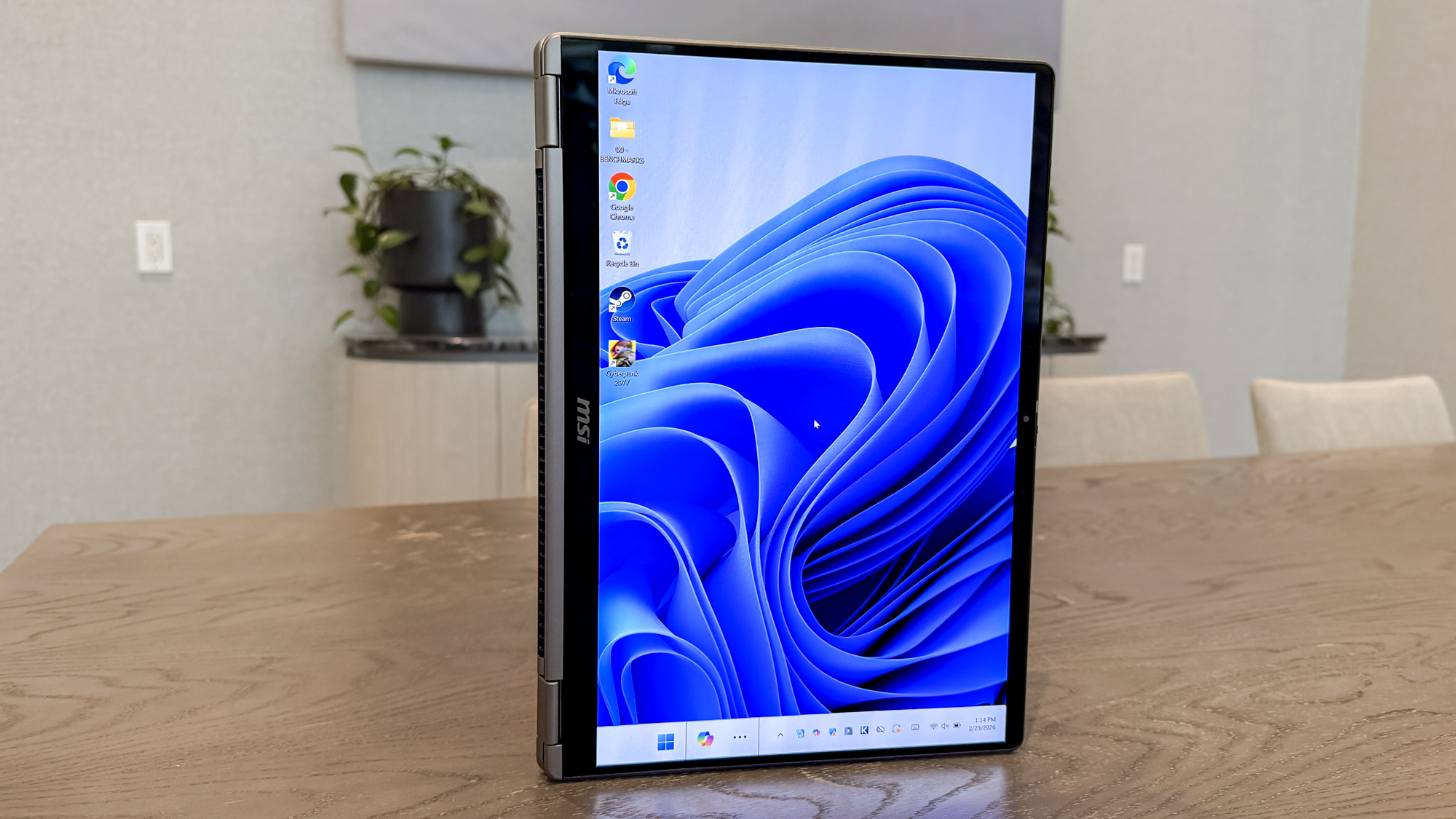 MSI Prestige 14 Flip AI+ in tablet mode