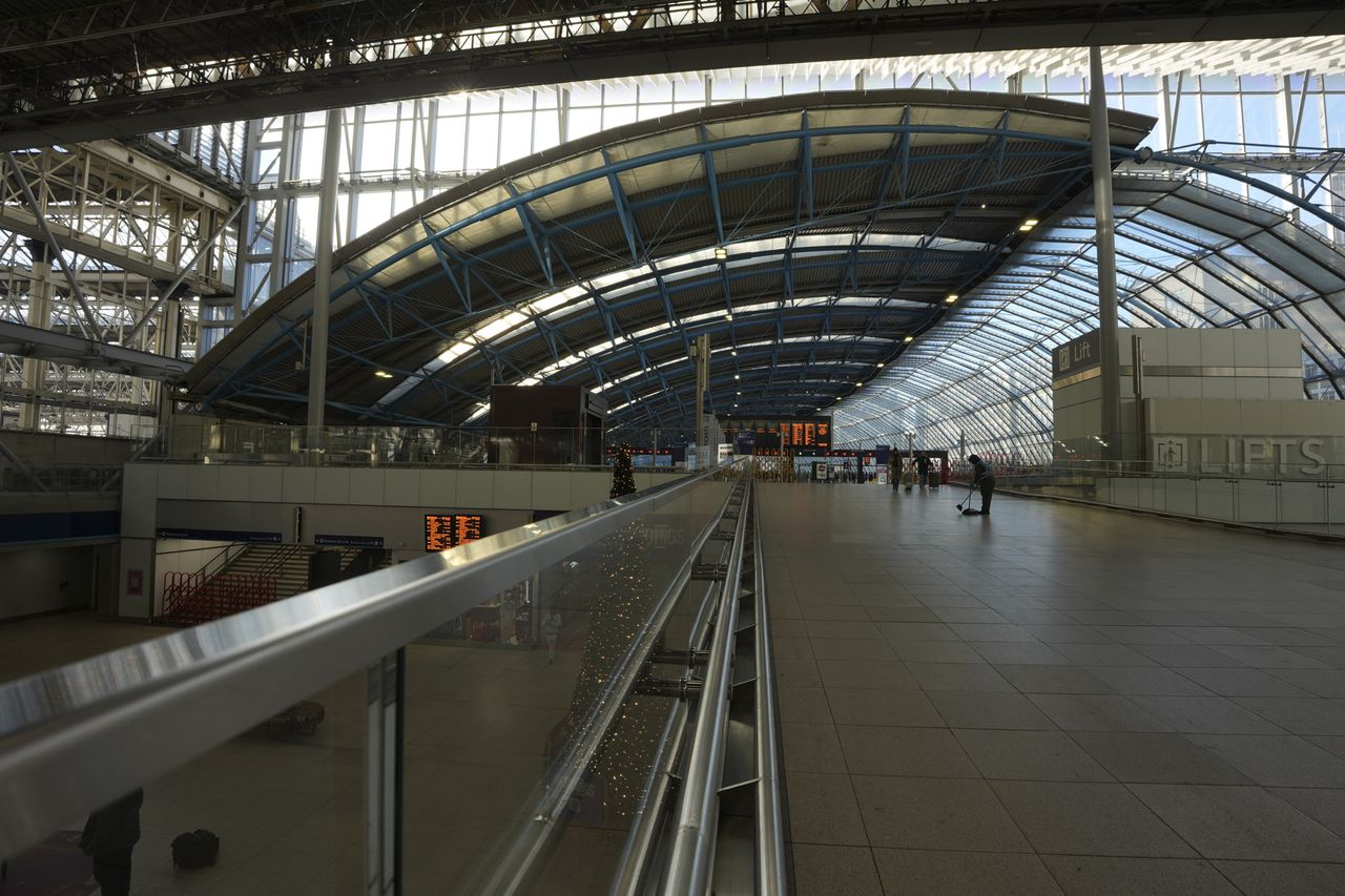 Sigma 12mm f/1.4 DC | C image quality test shot showing architecture and interior performance