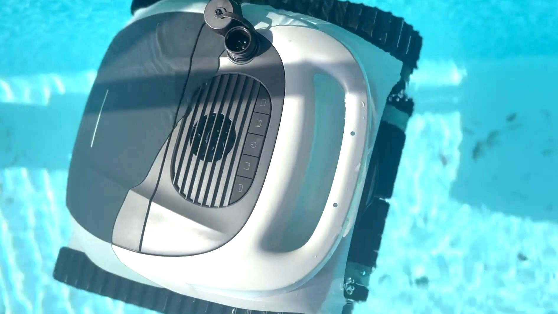 Bublue BuHybrid L6 in a pool