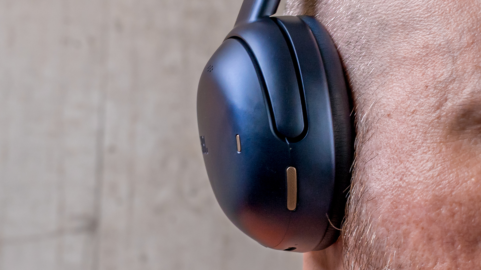 Close-up view of the JBL Tour One M3 right earcup.