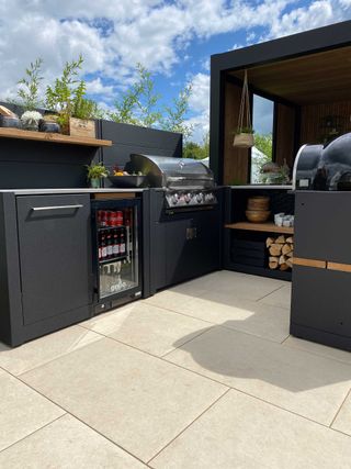 garden house design outdoor kitchen at hampton court flower show 2021