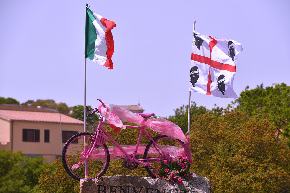 Italian and Sardinian flags and plenty of pink were the order of the day on stage 2 of the Giro d'Italia