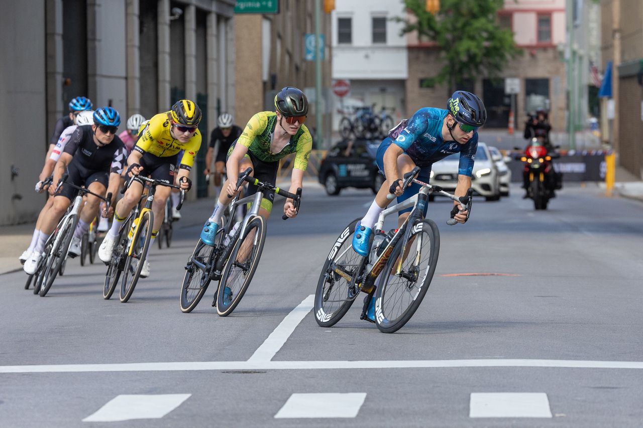 Pro gravel racer Alexey Vermeulen (Enve / Factor) put in a strong late-race surge to finish in fifth place.