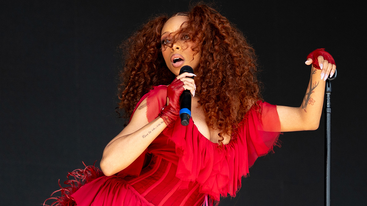 CHICAGO, ILLINOIS - AUGUST 01: Ravyn Lenae performs onstage during Lollapalooza at Grant Park on August 01, 2025 in Chicago, Illinois. (Photo by Joshua Applegate/WireImage)