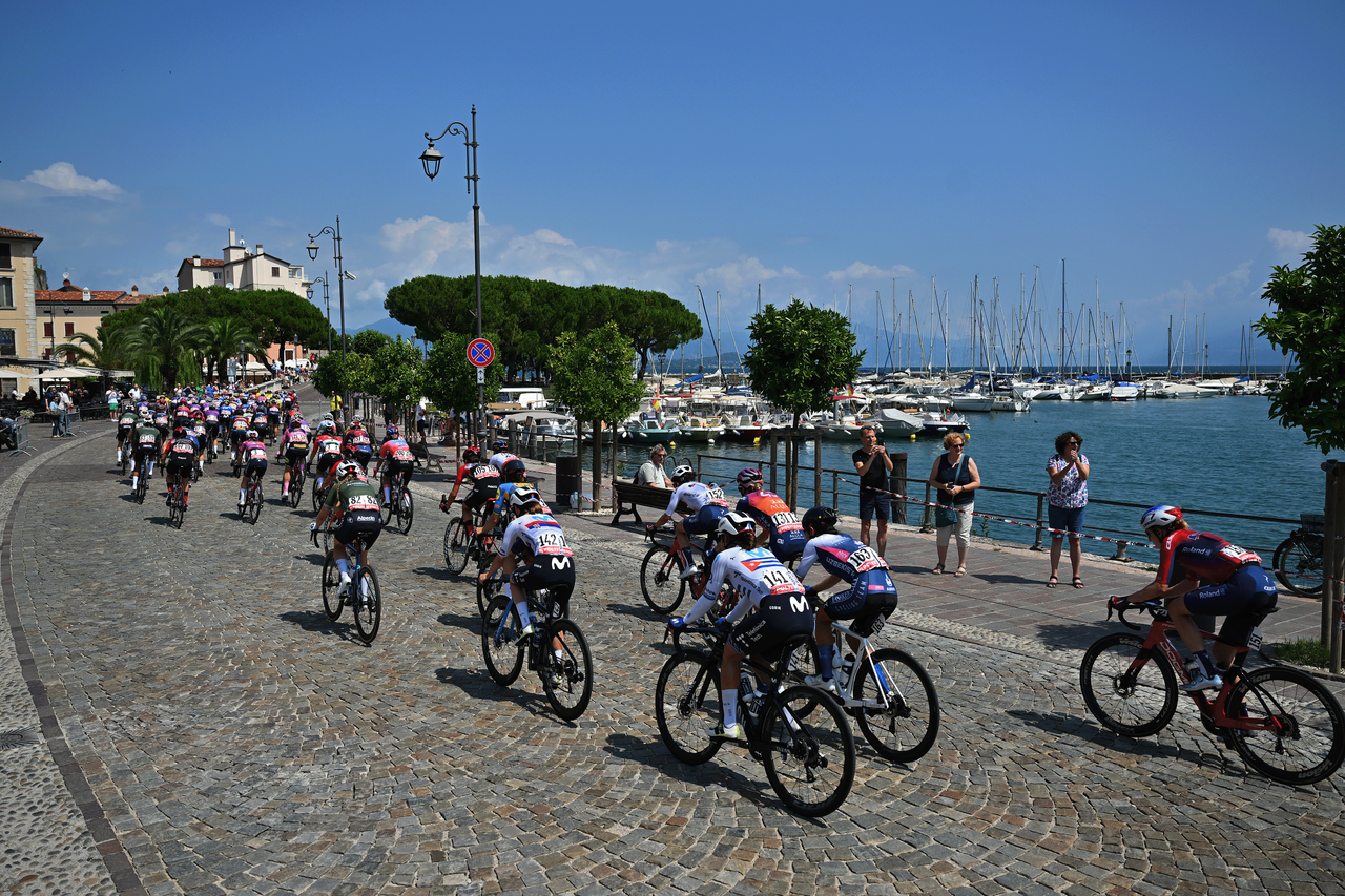 Giro d'Italia Women 2024 peloton