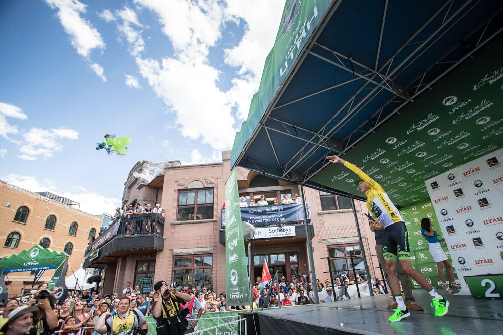 Joe Dombrowski (Cannondale) throws his flowers to the crowd