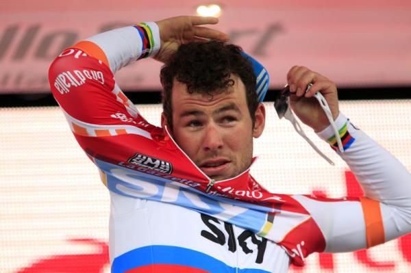 Mark Cavendish pulls on the red jersey