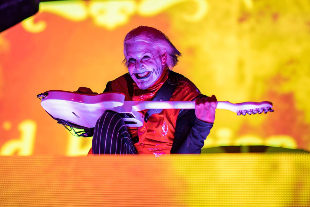 A picture of John 5 performing live with Rob Zombie