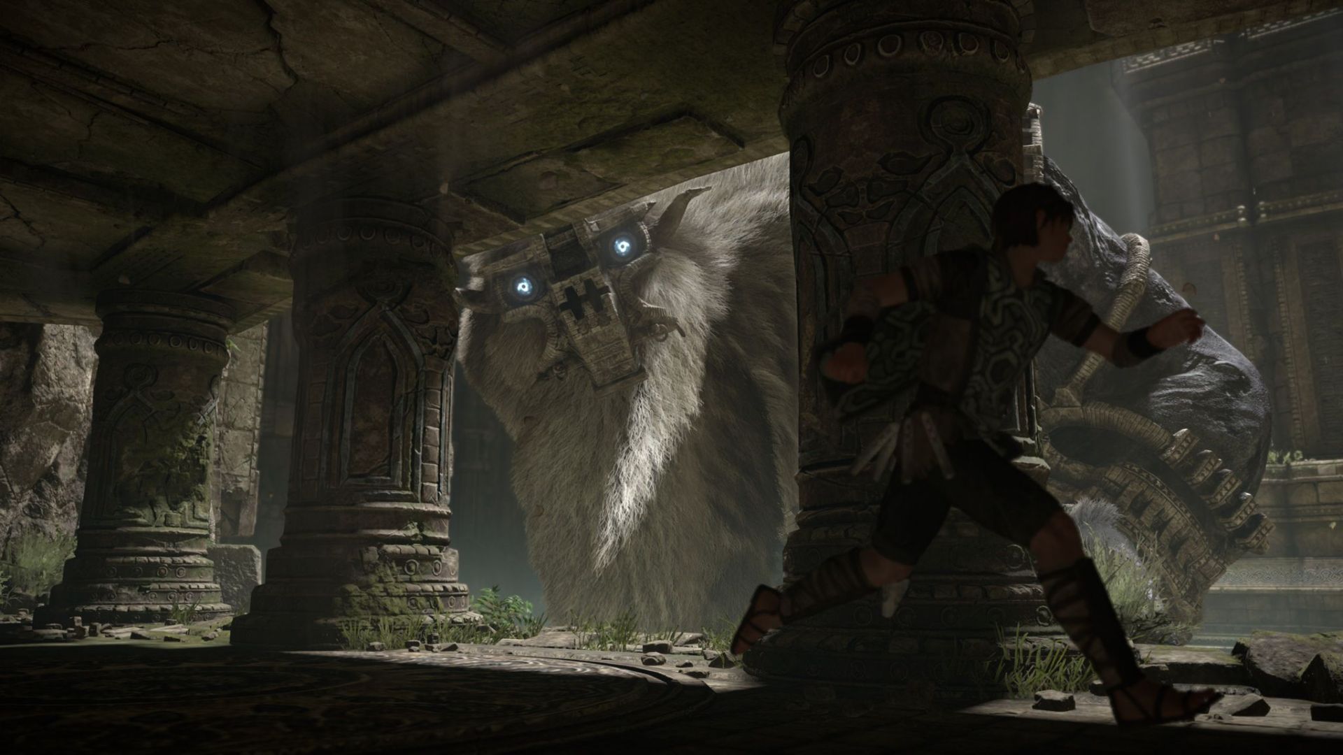 A large greyish creature peering between pillars as a warrior dashes between them in Shadow of the Colossus