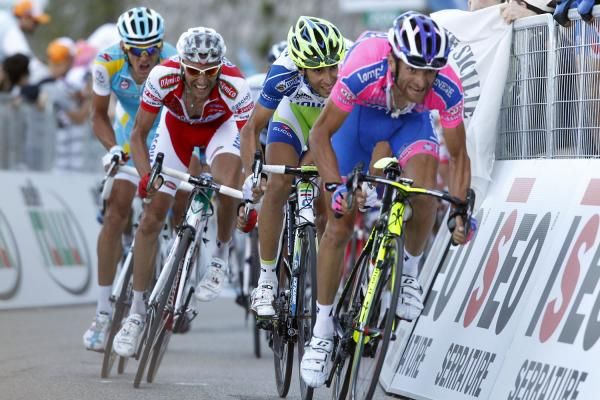 Scarponi leads the chase