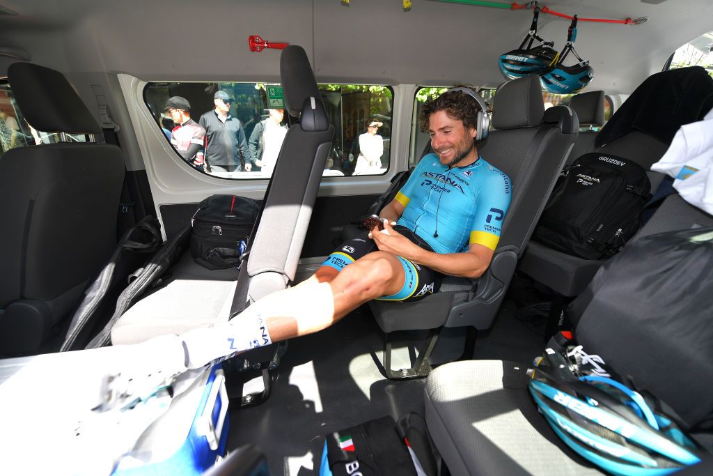 Fabio Felline relaxes before the start