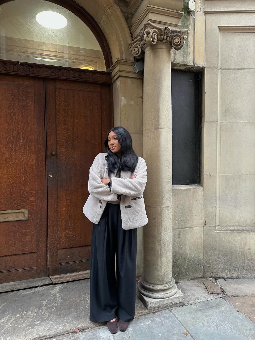 2026 colour combinations: Influencer Tandya Franchini wearing charcoal and cloud dancer