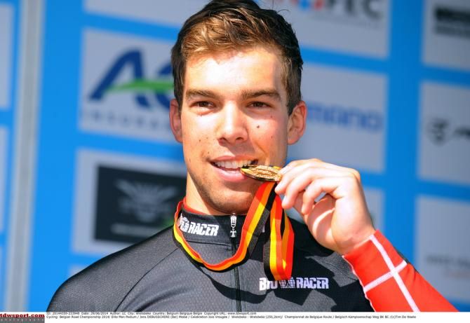 Jens Debusschere (Lotto Belisol) checks if his medal is real gold