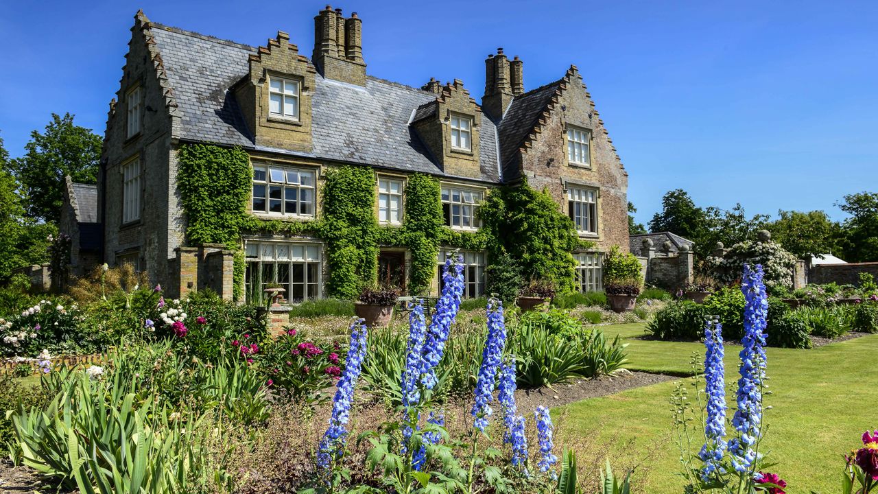 17th-century hall with country estate garden