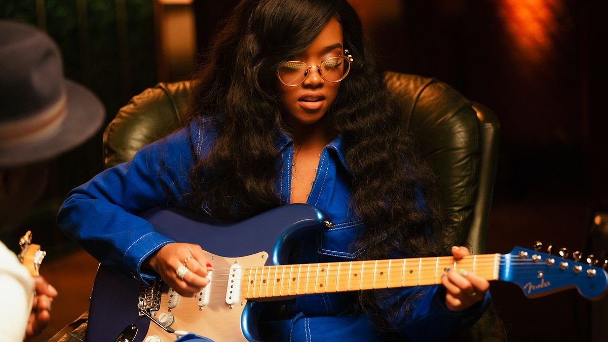 Fender H.E.R Limited Blue Marlin Stratocaster
