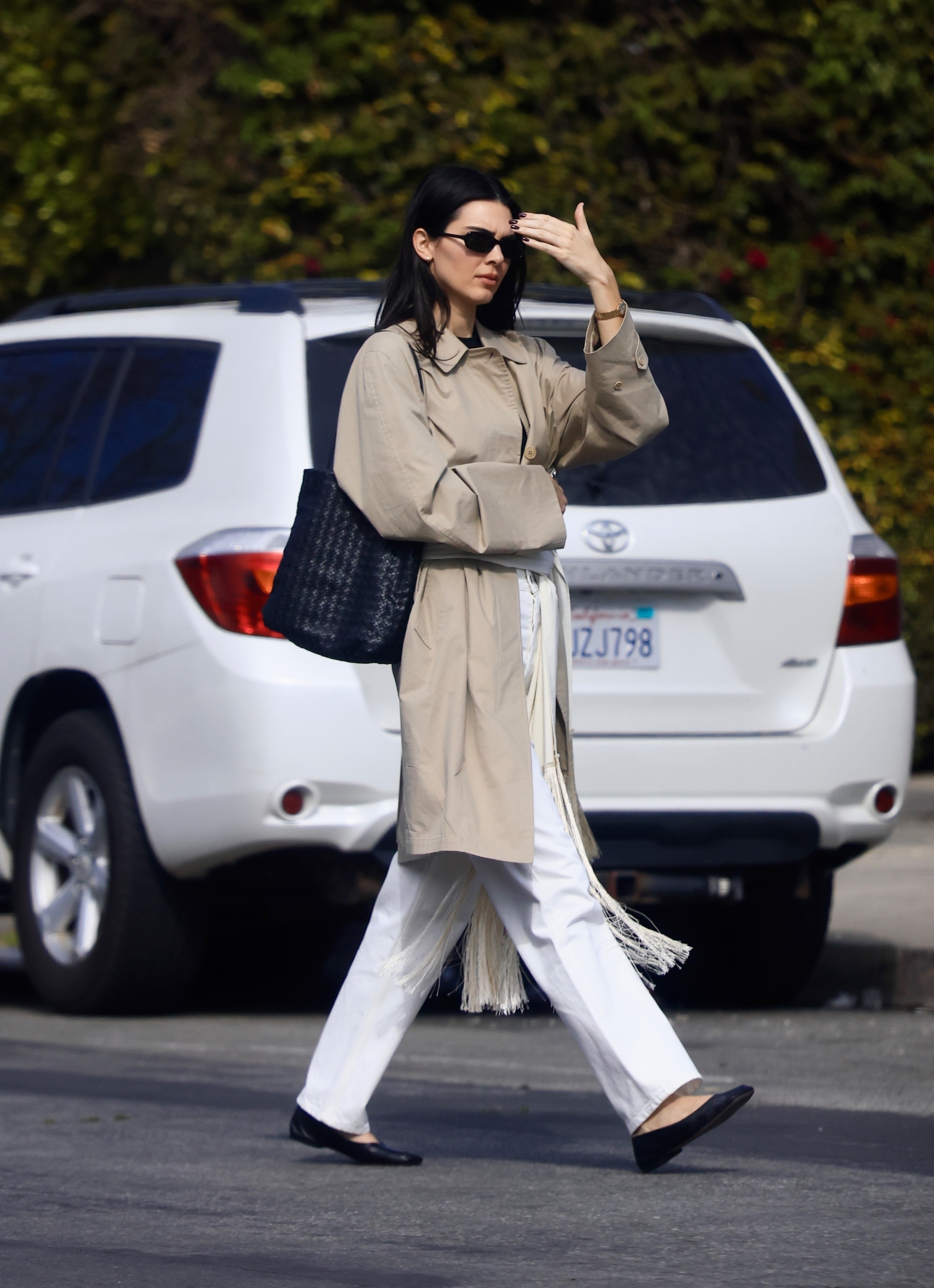 Kendall Jenner wore the spring camel jacket uniform with high-vamp flats