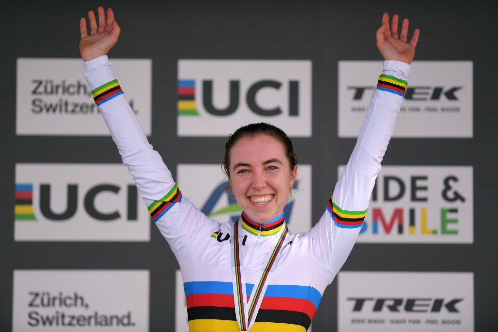 Van Anrooij pulls on the rainbow jersey
