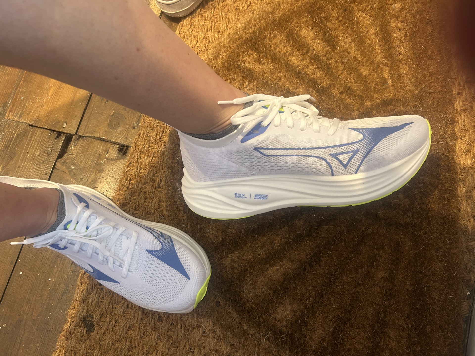 Mizuno Zen Neo 2