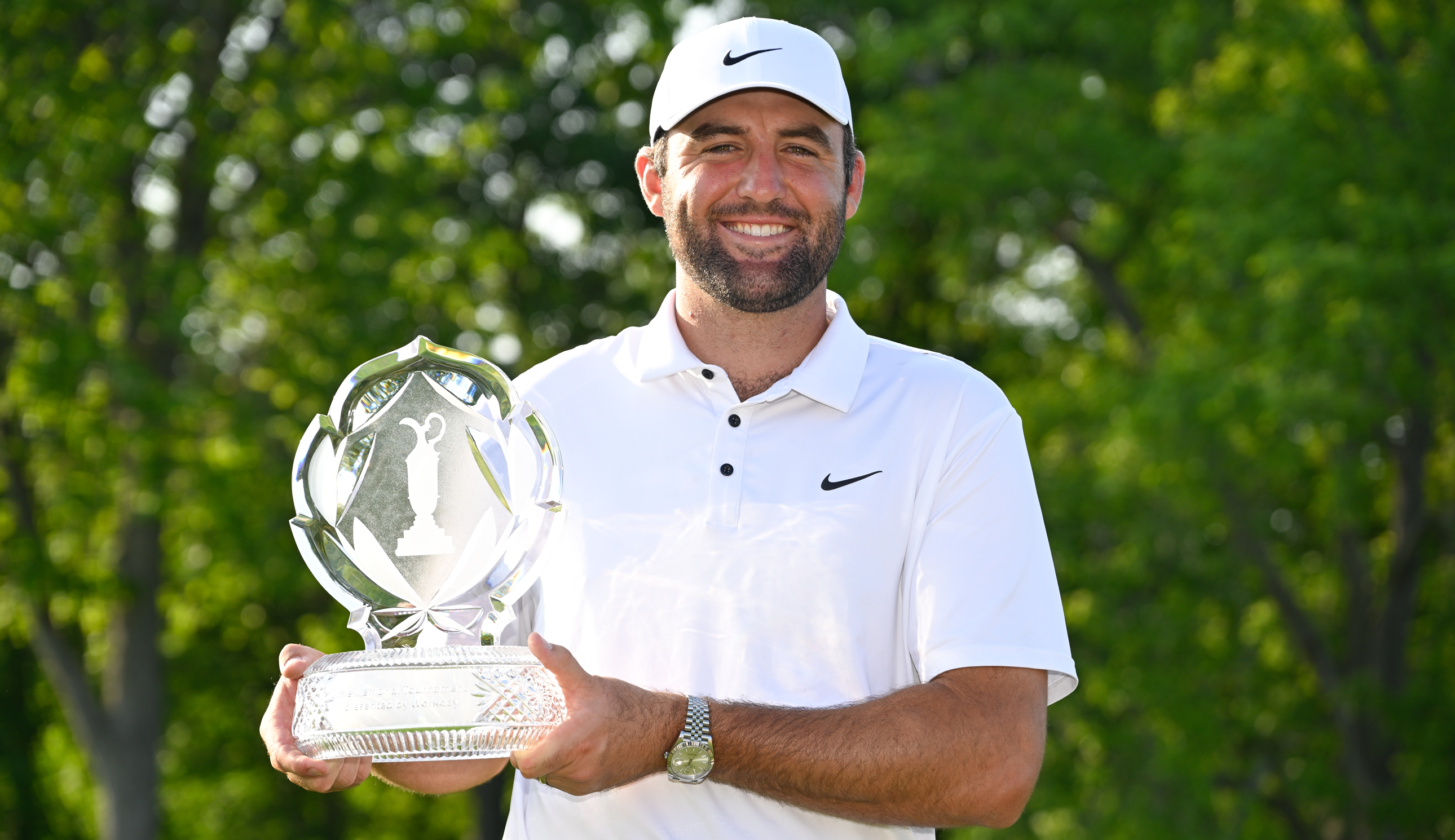 Scottie Scheffler holds The Memorial Tournament trophy