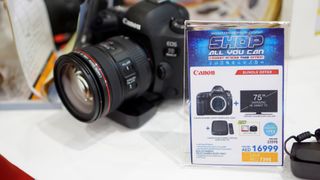 Canon EOS 5D Mark IV + Samsung 75-inch Samsung 4K TV + Canon Smart Connect + 16GB CF Card