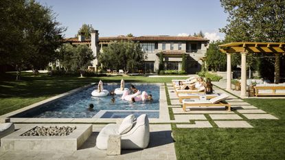 kourtney kardashian and her familly around swimming pool