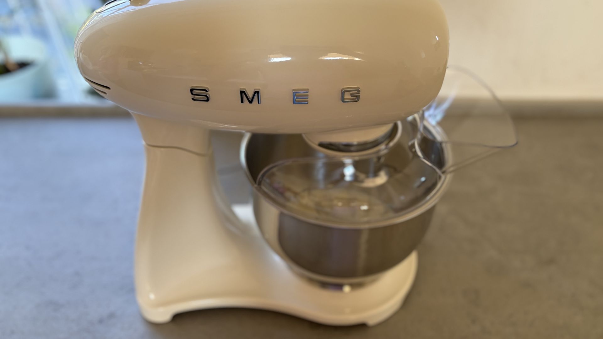 Testing the Smeg SM05 Stand Mixer