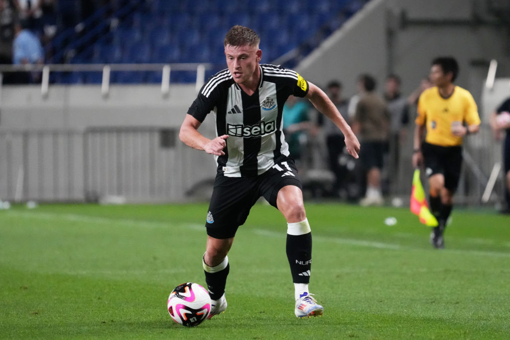 SAITAMA, GIAPPONE - 31 LUGLIO: Harvey Barnes del Newcastle United in azione durante la partita della J.LEAGUE International Series 2024 powered by docomo tra Urawa Red Diamonds e Newcastle United allo stadio Saitama il 31 luglio 2024 a Saitama, Giappone. (Foto di Etsuo Hara/Getty Images)