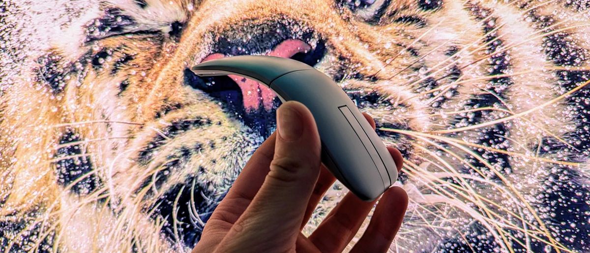 Image of the Dell Bluetooth Travel Mouse (MS700).