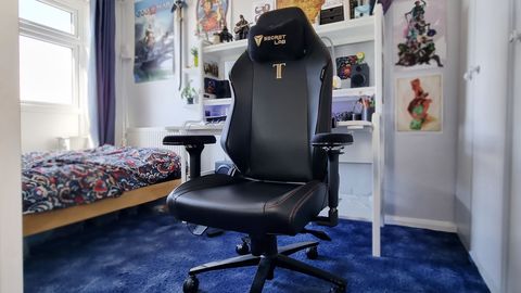 A shot of the Secret Lab TITAN Evo 2022 chair in a gaming space