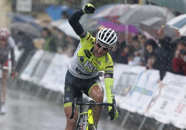 Poland's Bartosz Huzarski (ISD - Neri) sprints to the win in stage 1 of Lombardia