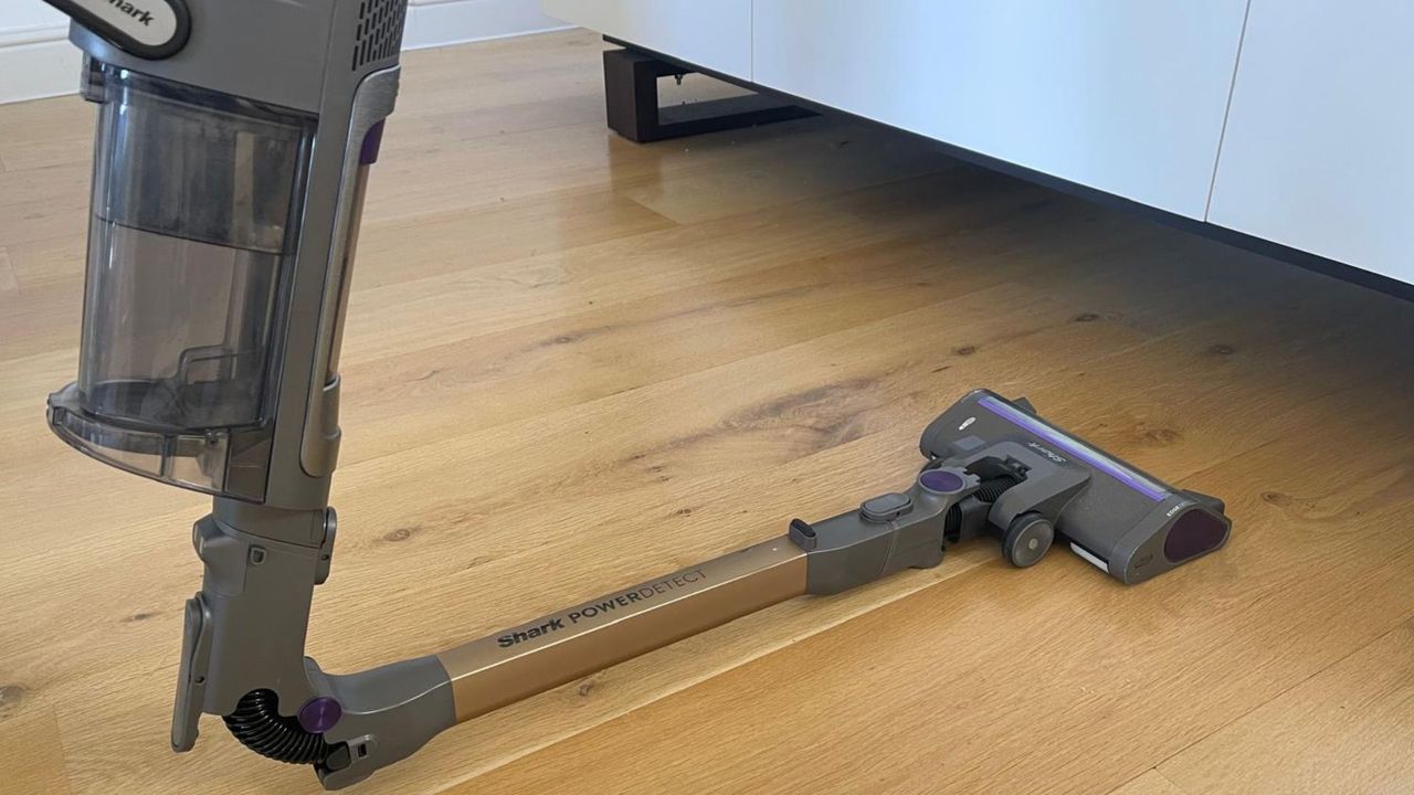 Shark PowerDetect Clean &amp; Empty Cordless Vacuum bent