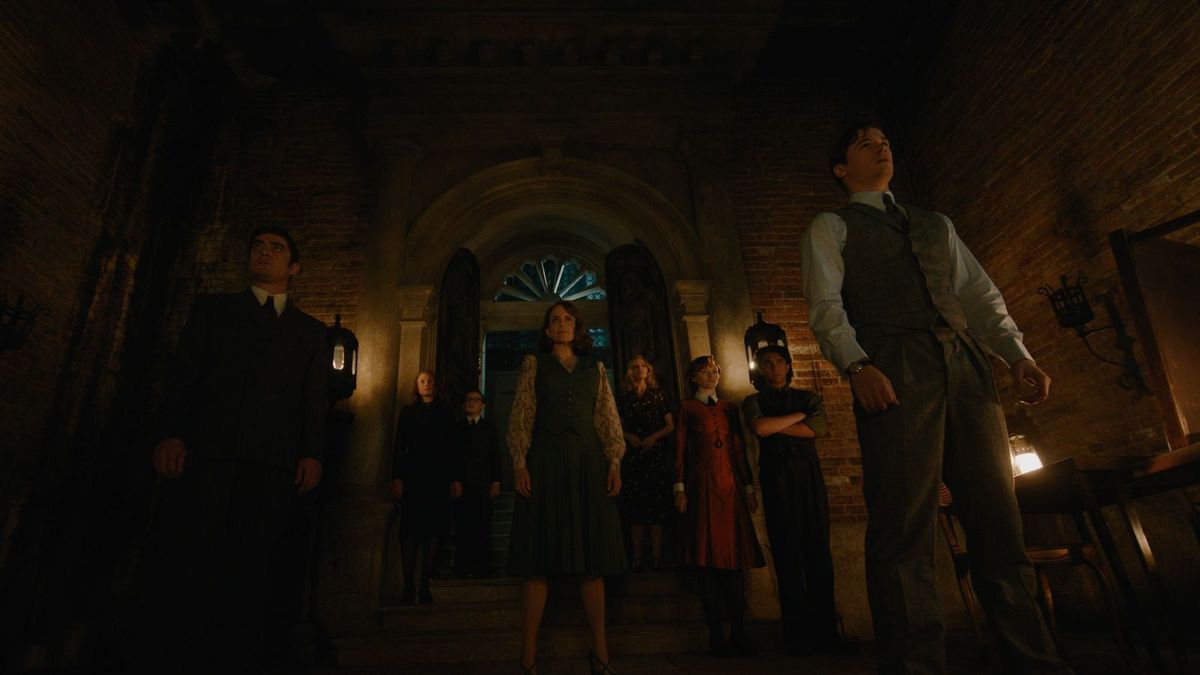 Riccardo Scamarcio, Camille Cottin, Jude Hill, Tina Fey, Kelly Reilly, Emma Laird, Ali Khan and Kyle Allen in A Haunting in Venice