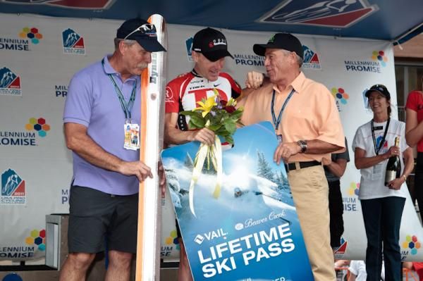 Levi Leipheimer (Radioshack) happy with his lifetime ski pass to Vail.