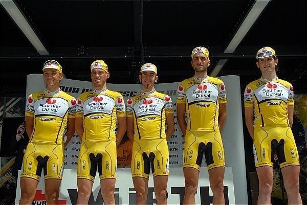 Team Saunier Duval-Prodir presented.