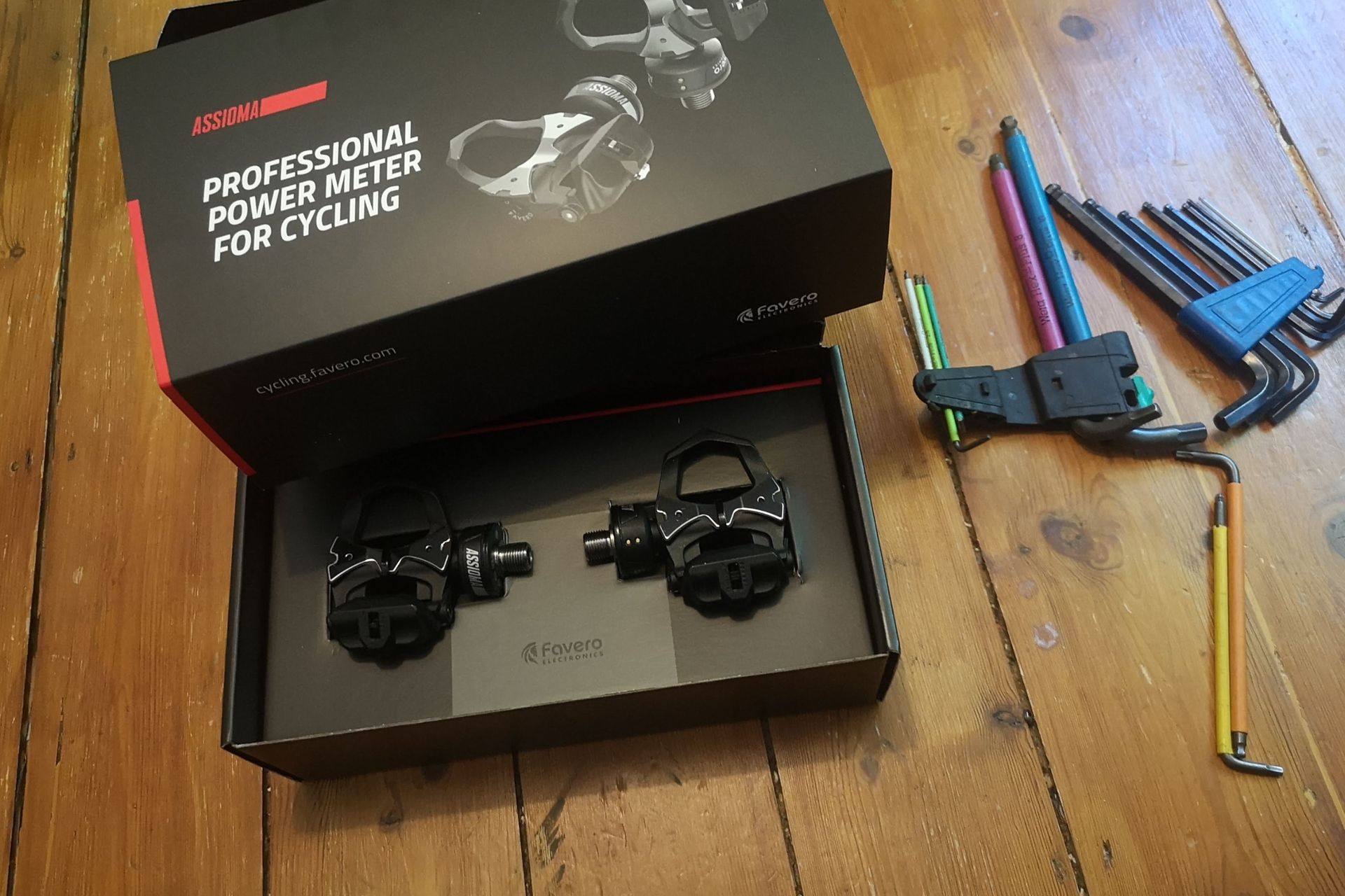 Image shows the Favero Assioma Duo which are one of the best power meters for cycling