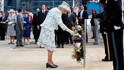 Queen Elizabeth laying a wreath at World Trade Center