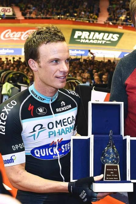 Iljo Keisse won the Best Helper/Kristallen Zweetdruppel at the Kristallen Fiets awards ceremony but couldn't attend due to the race so receives his prize on the final night