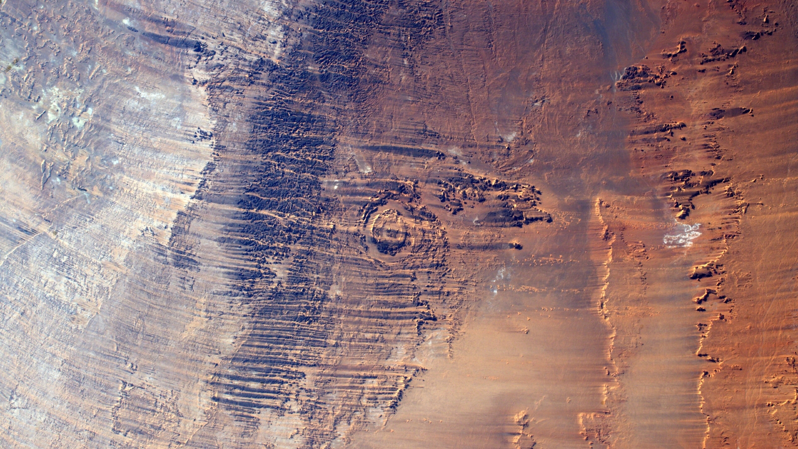 Earth from area: Wandering sand dunes circle gigantic ‘eye’ sculpted by way of historic city-killer meteor within the Sahara