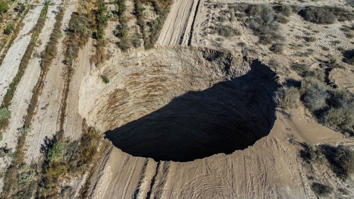 deepest hole in the world