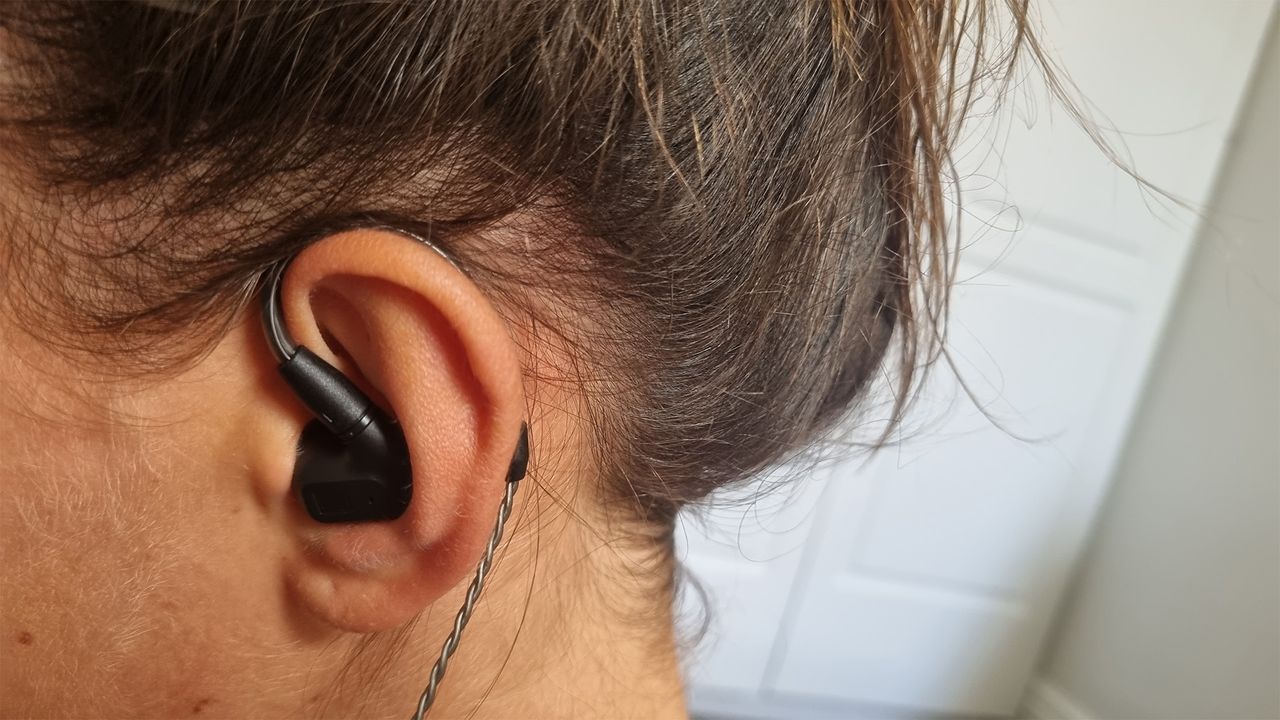 Wired in-ear headphones: Sennheiser IE 200
